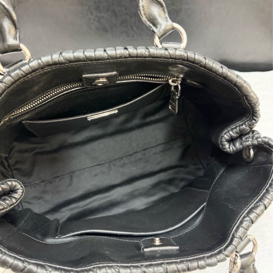 miumiu黑銀羊皮褶皺手提單肩tote包,寶石鏈肩帶,尺寸30x22,整體成色不錯-5