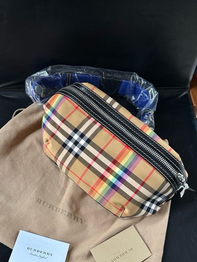 99新burberry博柏利經典彩虹 格紋經典腰包,尺寸:31*7.5* 16cm。配件:塵袋/-4