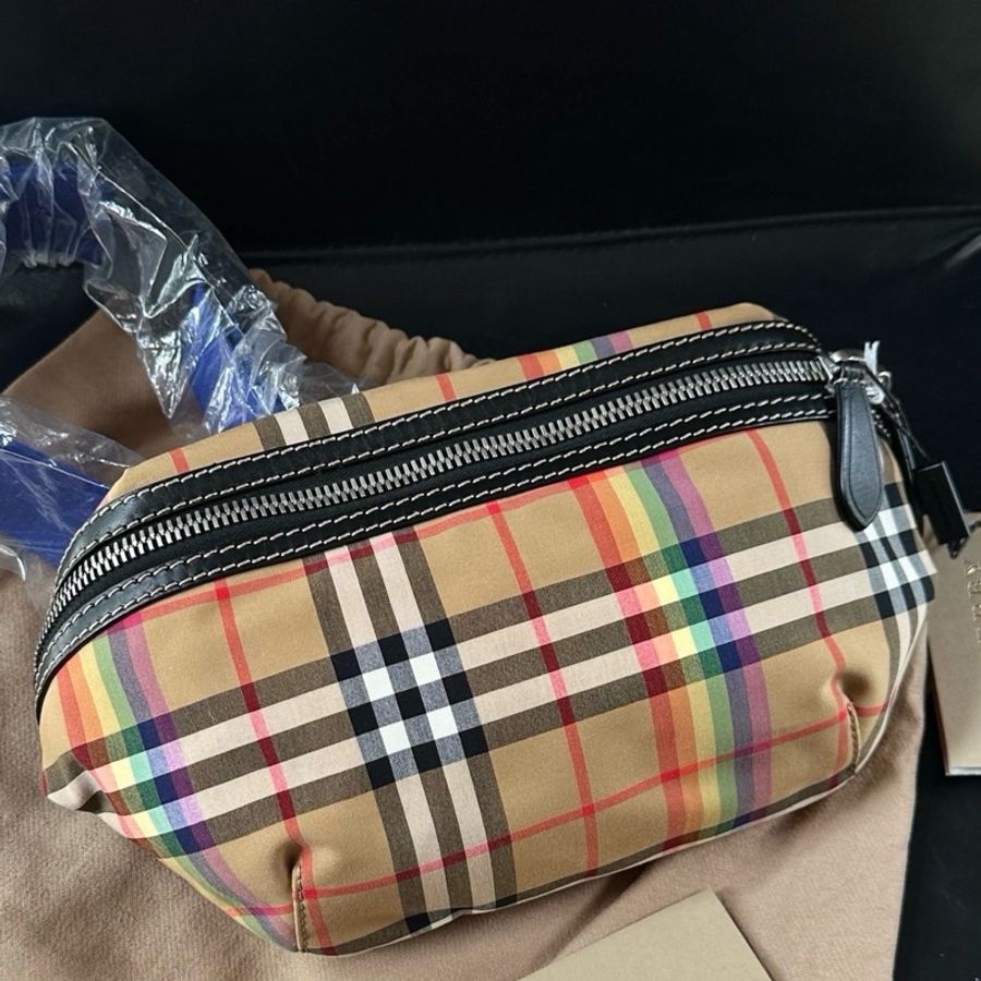 99新burberry博柏利經典彩虹 格紋經典腰包,尺寸:31*7.5* 16cm。配件:塵袋/-6