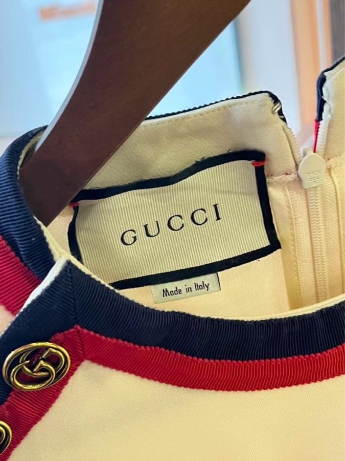 99新 gucci古馳米白色無袖連衣裙 紅藍條紋飾邊 經典雙g紐扣 碼數L碼,配件無-3
