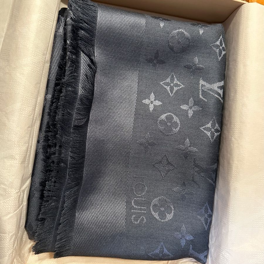LV 絲質圍巾深藍色(牛仔色) Chale-1