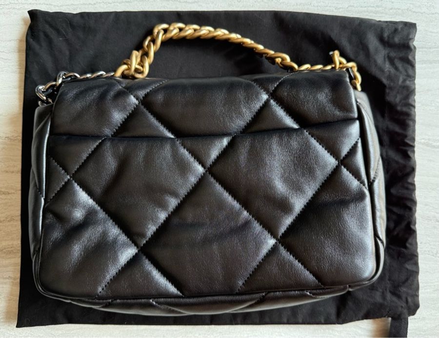 CHANEL 19 Bag 黑金羊皮 小號 26cm-1