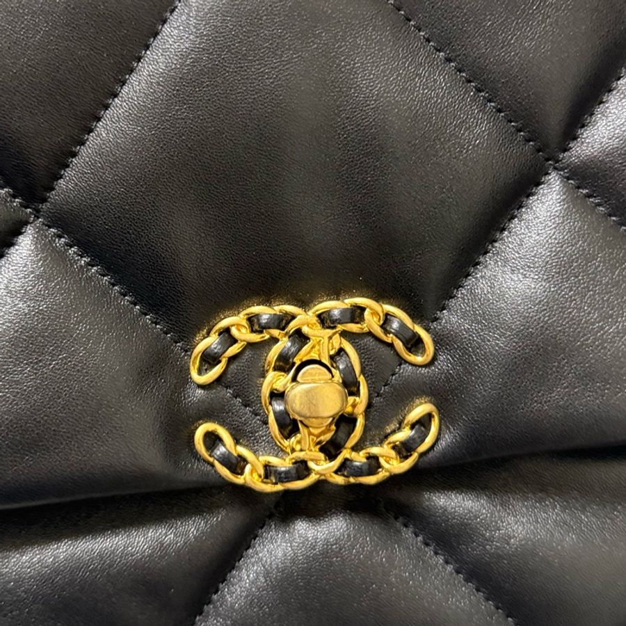CHANEL 19 Bag 黑金羊皮 小號 26cm-2