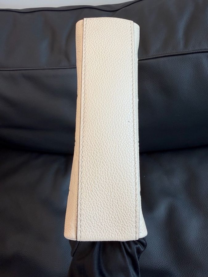 Louis Vuitton 路易威登Madeleine Nano 奶白色壓紋牛皮手提包 附件:塵袋+鏈條-4