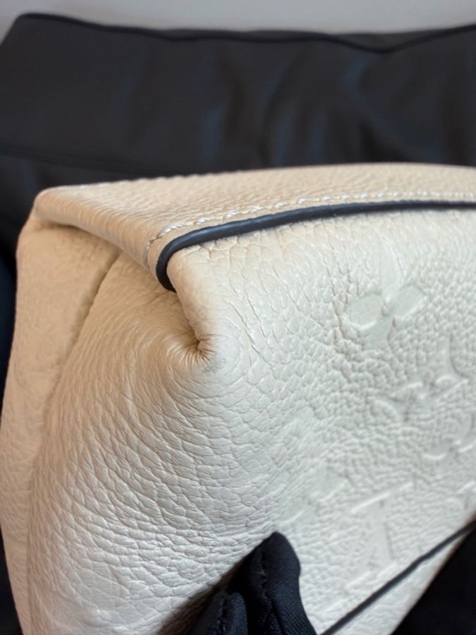 Louis Vuitton 路易威登Madeleine Nano 奶白色壓紋牛皮手提包 附件:塵袋+鏈條-6