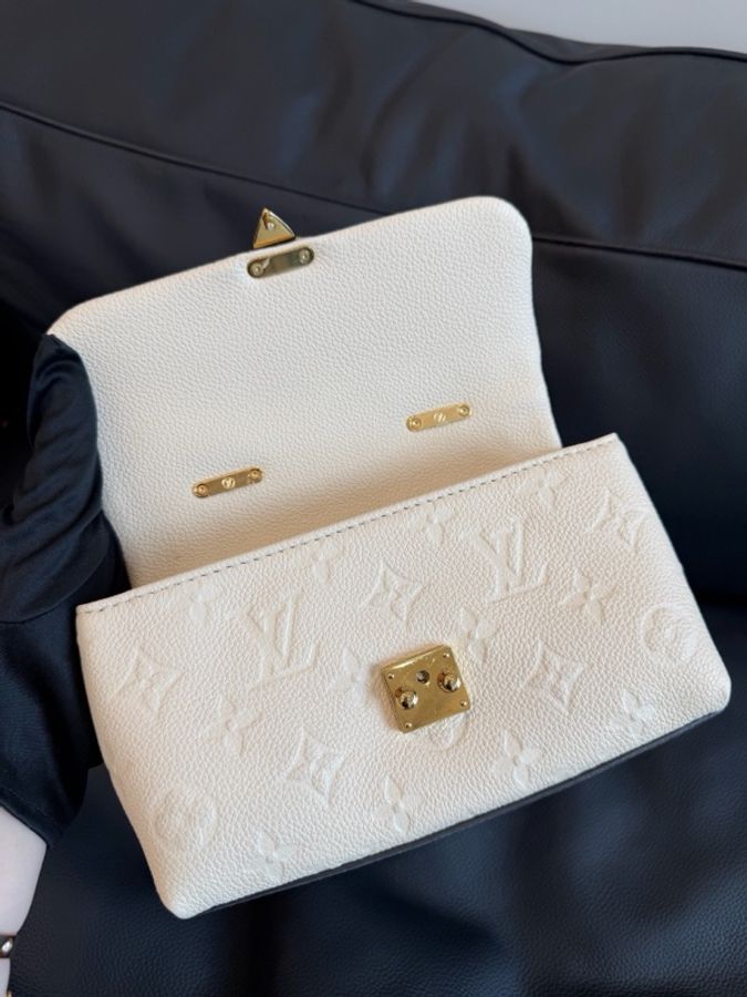 Louis Vuitton 路易威登Madeleine Nano 奶白色壓紋牛皮手提包 附件:塵袋+鏈條-7