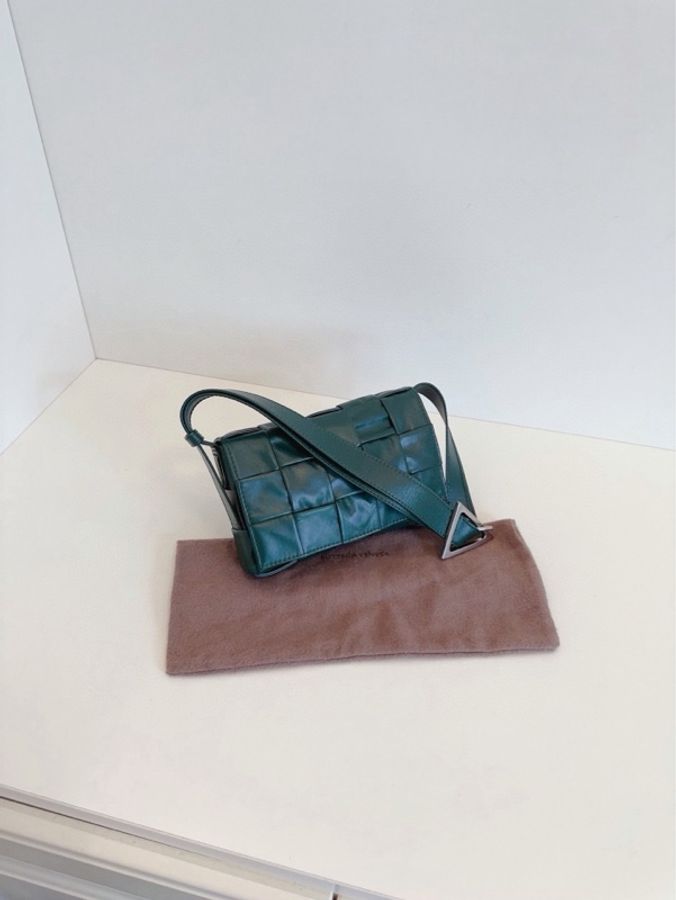 Bottega veneta葆蝶家cassette經典15格翻蓋郵差包 編織豆腐包 巨高級的雨樹綠油蠟皮-3