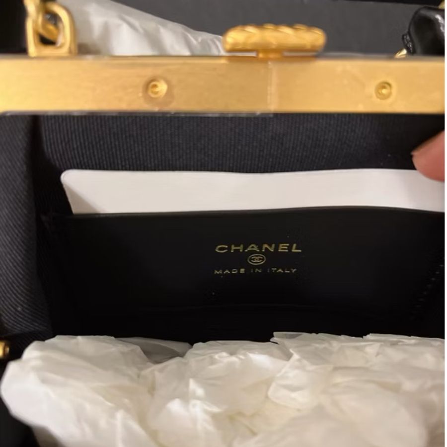 CHANEL 香奈兒《全新全配》粉紅蝴蝶結口金包|黑色油蠟皮革菱格紋|稀有收藏款|附購證-13