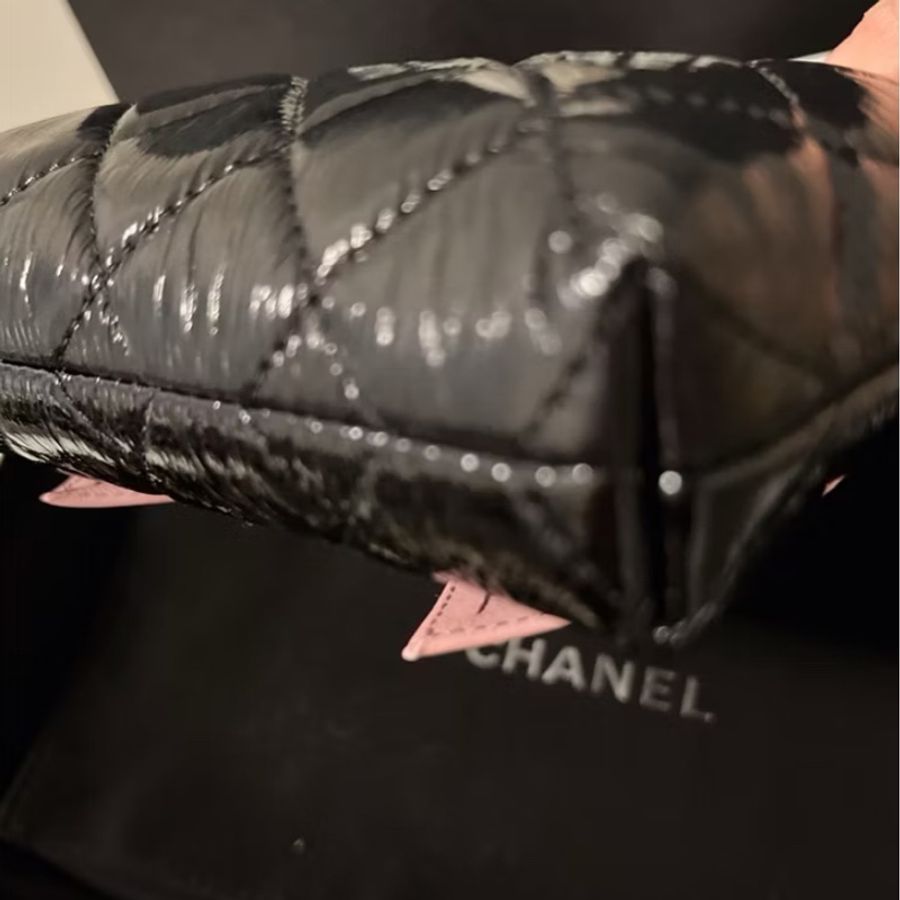 CHANEL 香奈兒《全新全配》粉紅蝴蝶結口金包|黑色油蠟皮革菱格紋|稀有收藏款|附購證-20