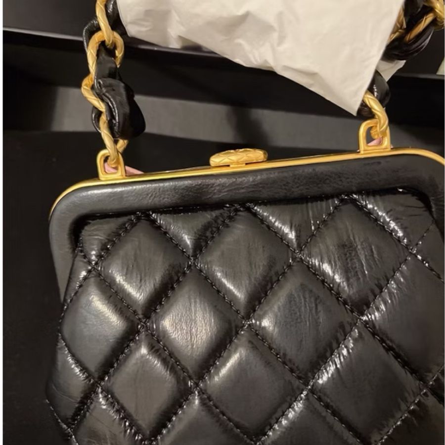 CHANEL 香奈兒《全新全配》粉紅蝴蝶結口金包|黑色油蠟皮革菱格紋|稀有收藏款|附購證-21