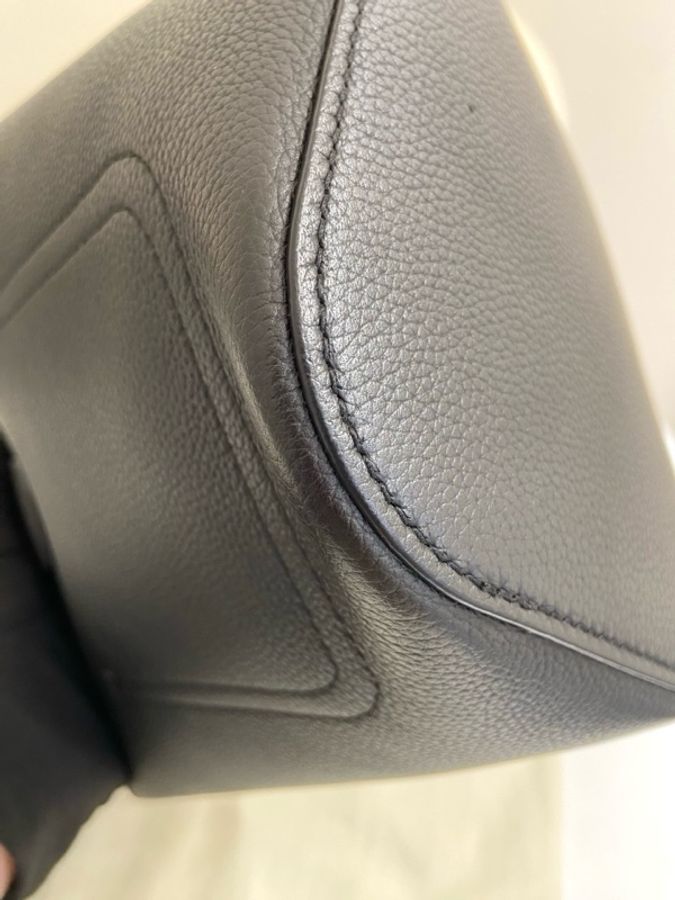 Loewe羅意威Pebble mini黑色水桶包 尺寸:16*16*19.5 附件:塵袋 肩帶。-7