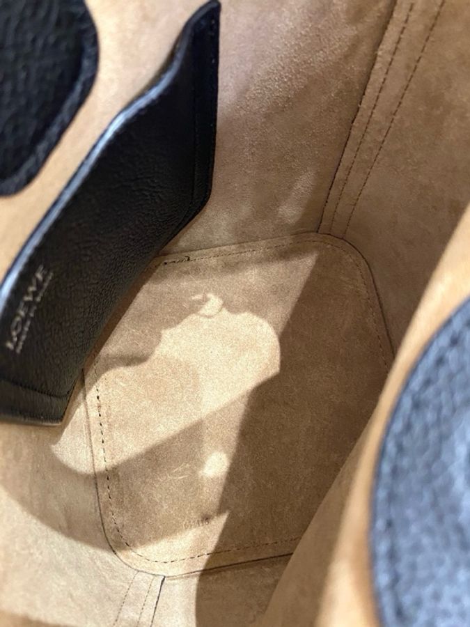 Loewe羅意威Pebble mini黑色水桶包 尺寸:16*16*19.5 附件:塵袋 肩帶。-8