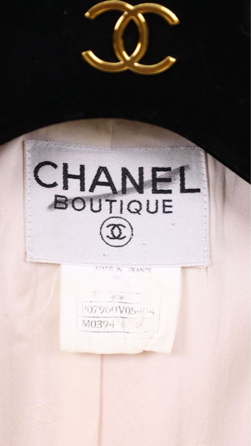 Chanel 97年秀款鲑鱼粉贝母扣外套-10