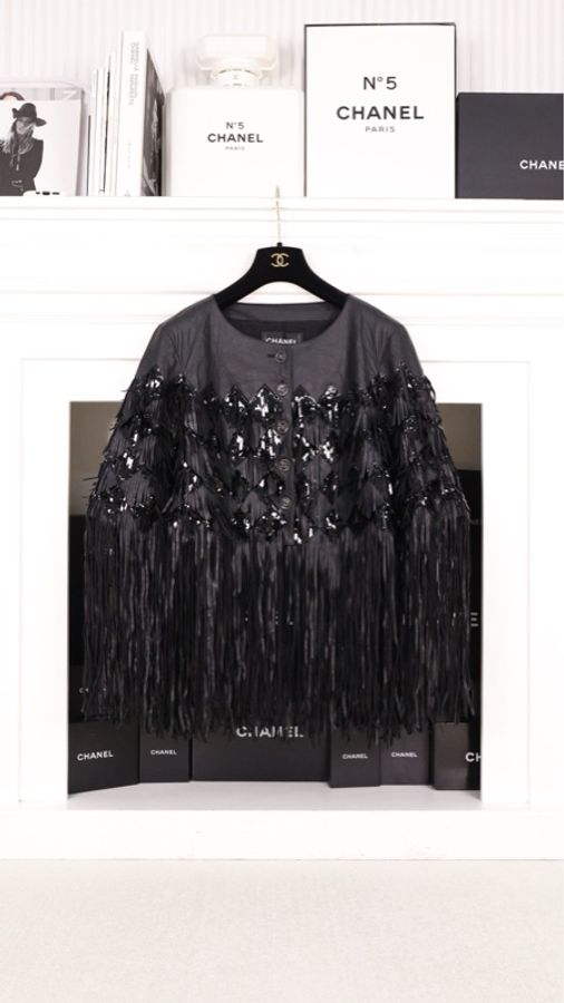 Chanel 19年沙滩系列秀款Jennie同款黑色小羊皮流苏皮衣外套-0