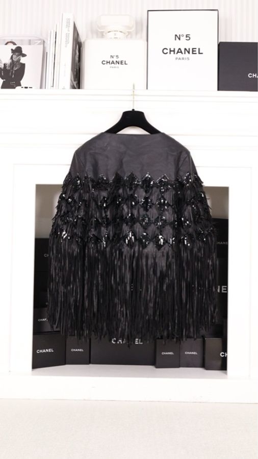 Chanel 19年沙滩系列秀款Jennie同款黑色小羊皮流苏皮衣外套-8