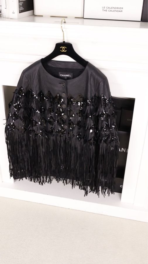 Chanel 19年沙滩系列秀款Jennie同款黑色小羊皮流苏皮衣外套-10