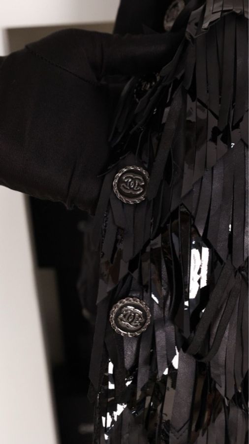 Chanel 19年沙滩系列秀款Jennie同款黑色小羊皮流苏皮衣外套-13