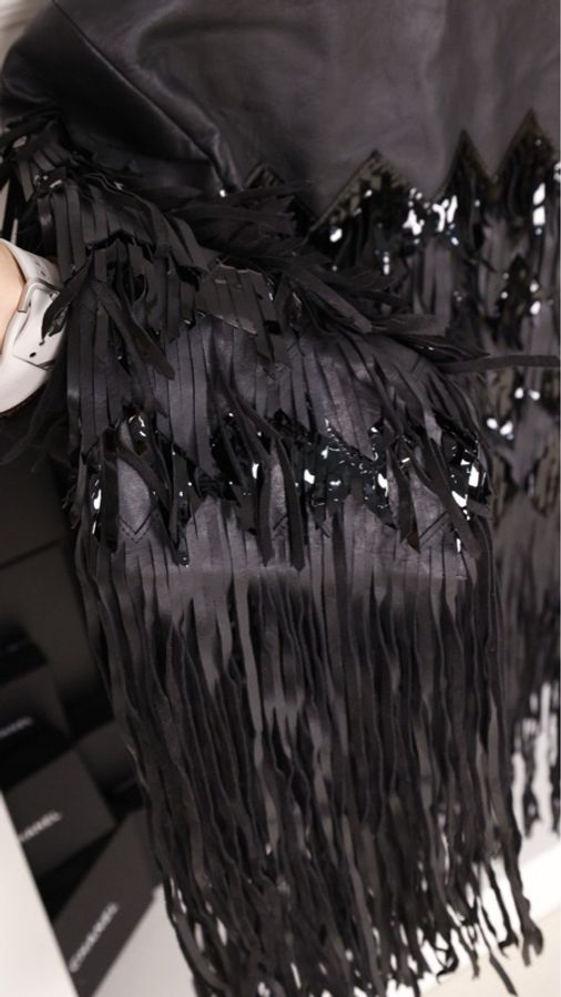 Chanel 19年沙滩系列秀款Jennie同款黑色小羊皮流苏皮衣外套-49