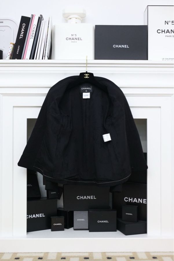Chanel 14年黑色羊毛大翻领两口袋外套-4
