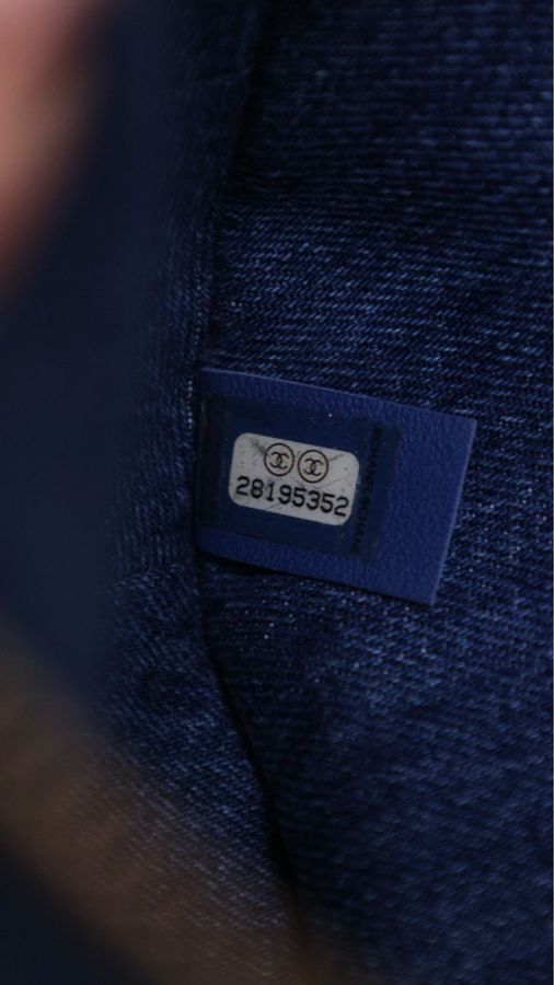 Chanel 19年埃及系列牛仔丹宁拼羊羔绒补丁涂鸦款腰包-9