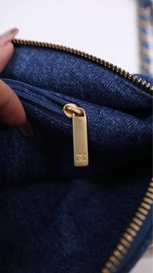 Chanel 19年埃及系列牛仔丹宁拼羊羔绒补丁涂鸦款腰包-12