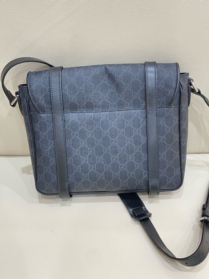 Gucci 古馳黑老花郵差包-1