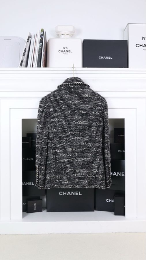 Chanel 94年秀款黑白拼色雪花外套-1
