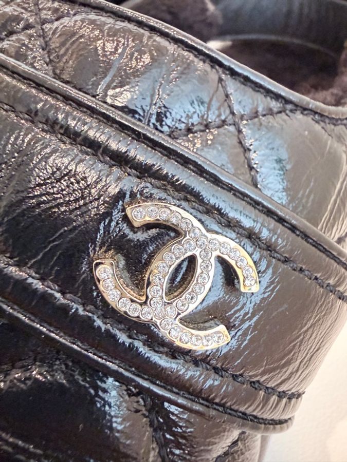 Chanel✨油蠟牛皮水鑽釦魔鬼氈毛毛保暖包鞋拖鞋 #40-6