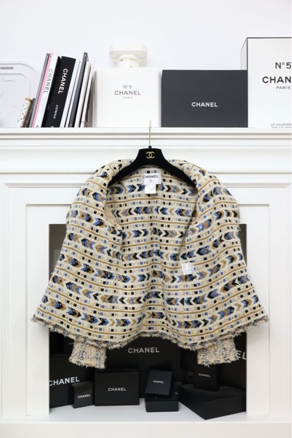 Chanel 04年秋冬秀款燕麦奶茶波西米亚内衬翻领西装外套-4