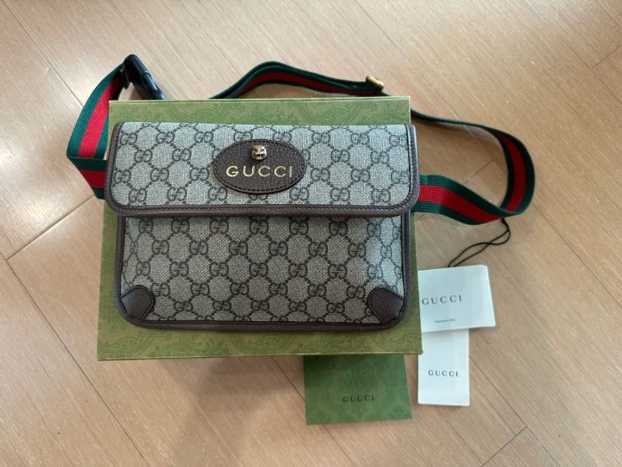 GUCCI虎頭斜背包-5