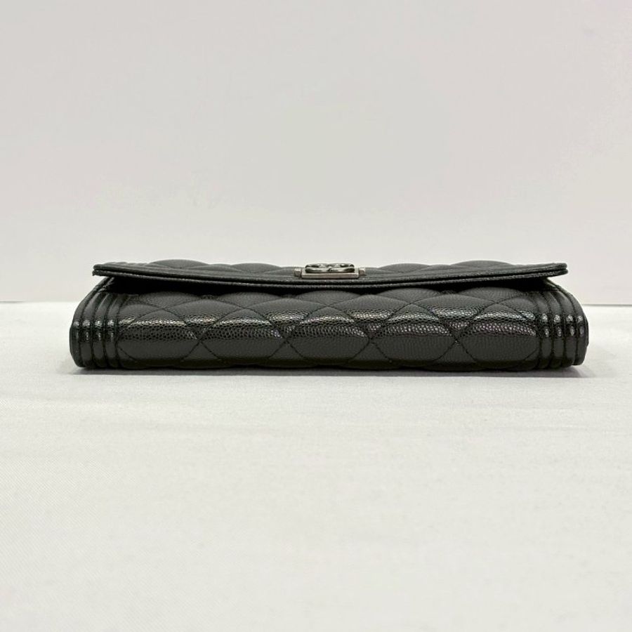 CHANEL Boy黑銀荔枝皮釦式長夾-7