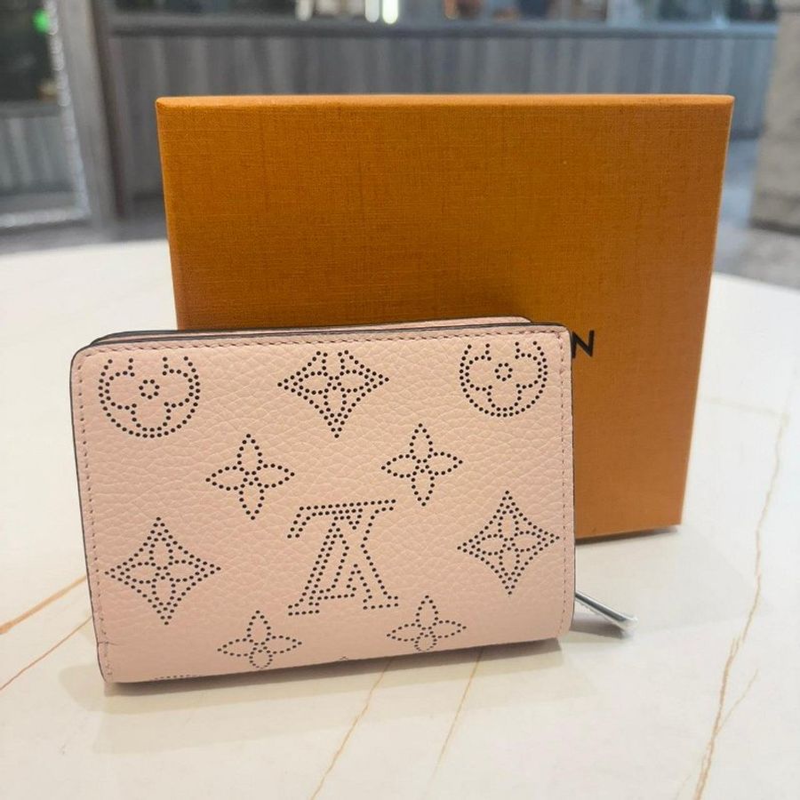 *SHIHNA名牌精品*LV Cléa Mahina鏤空雕花錢包 (茉莉粉)-9