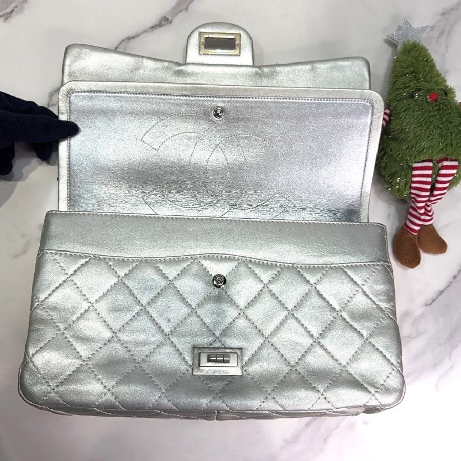 CHANEL 2.55銀色翻蓋包-4