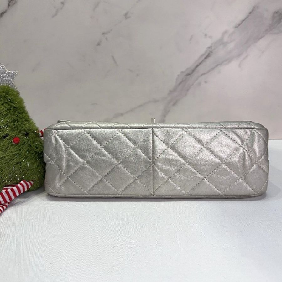 CHANEL 2.55銀色翻蓋包-7