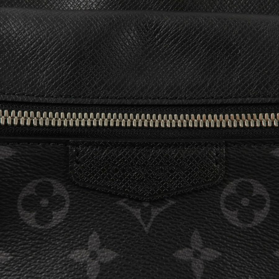 LOUIS VUITTON Monogram Eclipse Taiga Outdoor Messenger肩背袋-6