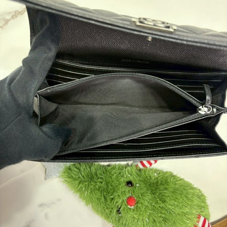 CHANEL Boy黑銀荔枝皮長夾-5