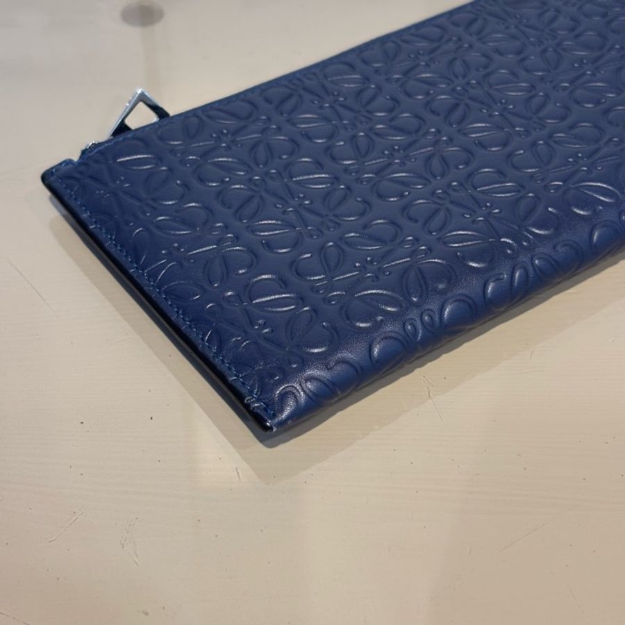 Loewe 深藍牛皮壓紋Repeat 12卡長夾-3