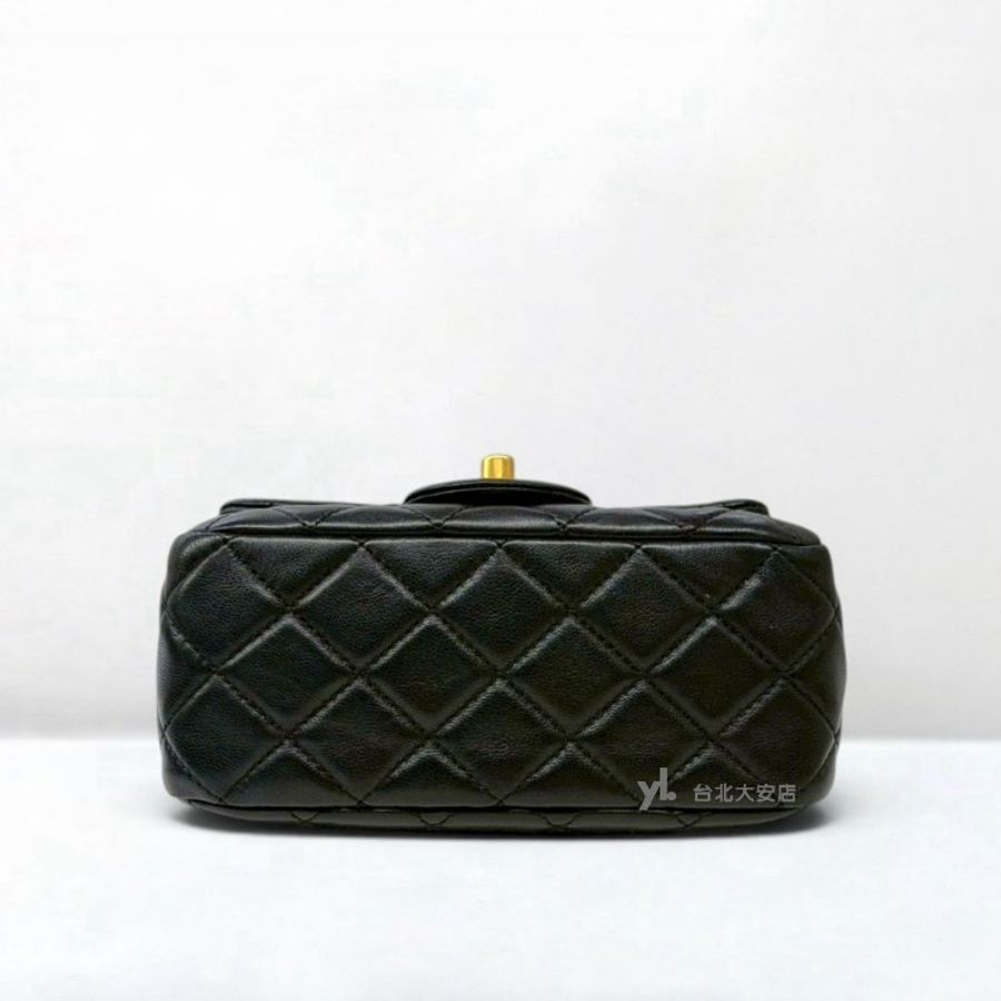 A13350-CHANEL 黑色羊皮金球方胖子口蓋包AS1786-4