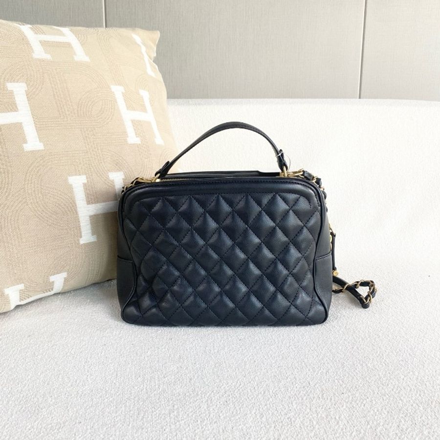 Chanel香奈兒黑金手提相機包
雷射26開 黑色金扣 牛皮-2