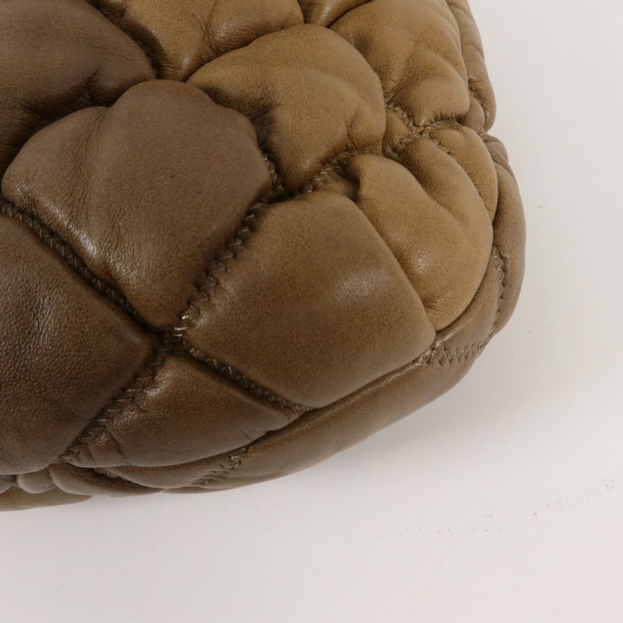 CHANEL 牛皮皮革Bubble Quilted鏈帶肩背袋-12