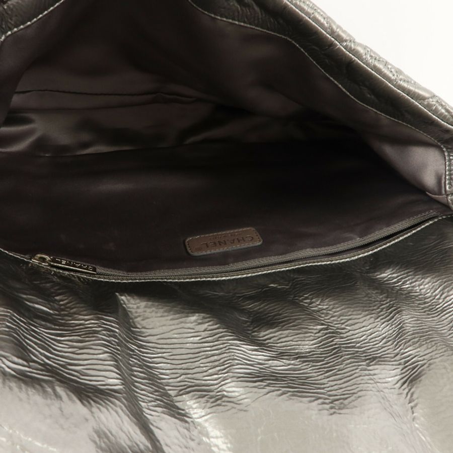 CHANEL 漆皮皮革Graphic Edge Flap鏈帶肩背袋-4