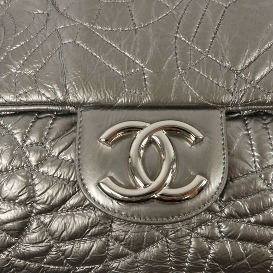 CHANEL 漆皮皮革Graphic Edge Flap鏈帶肩背袋-6