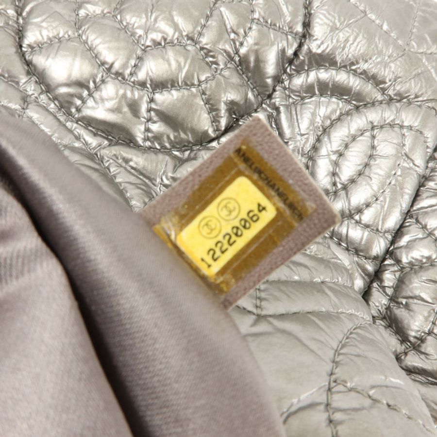 CHANEL 漆皮皮革Graphic Edge Flap鏈帶肩背袋-7