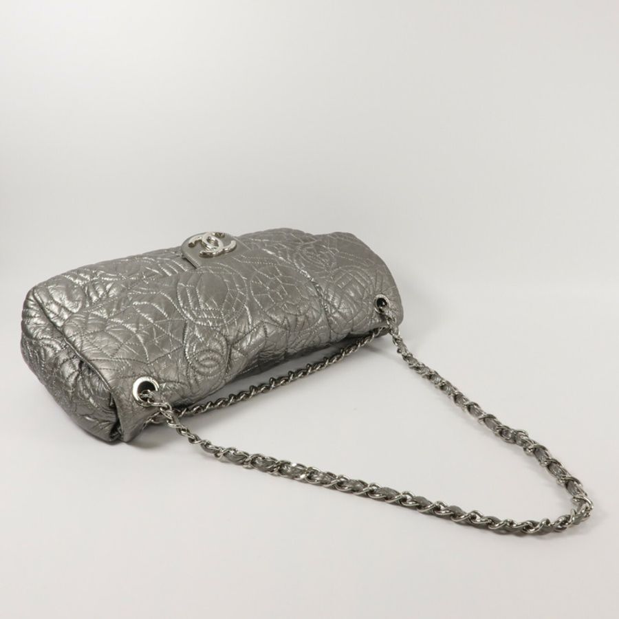 CHANEL 漆皮皮革Graphic Edge Flap鏈帶肩背袋-8