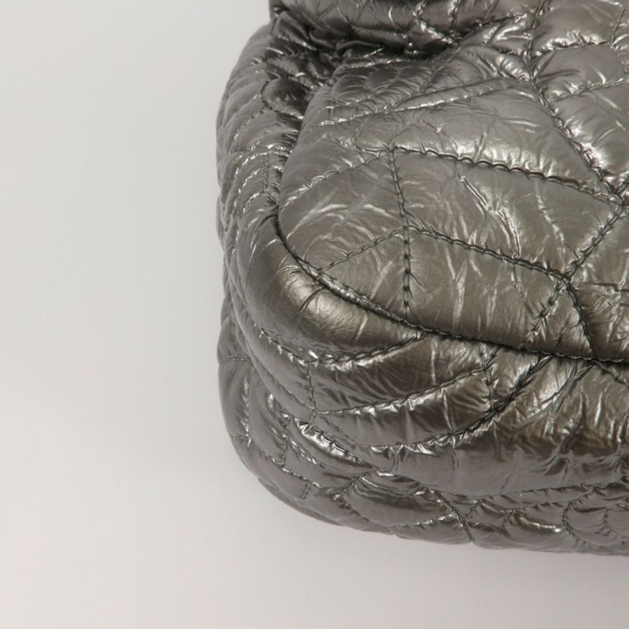 CHANEL 漆皮皮革Graphic Edge Flap鏈帶肩背袋-9