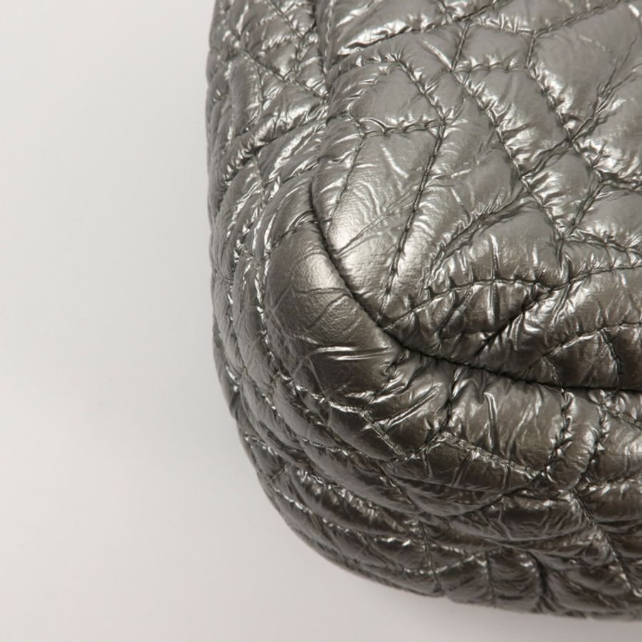CHANEL 漆皮皮革Graphic Edge Flap鏈帶肩背袋-11