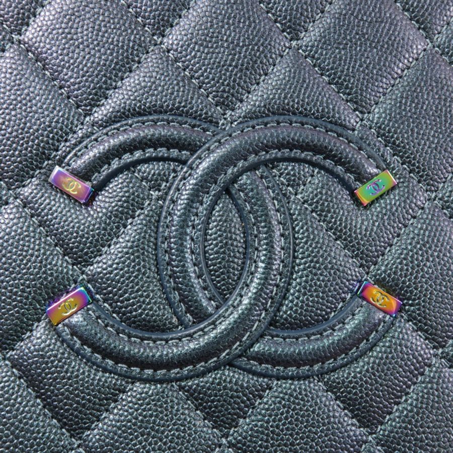 CHANEL 牛皮皮革CC Filigree Vanity Case Medium鏈帶肩背袋-5