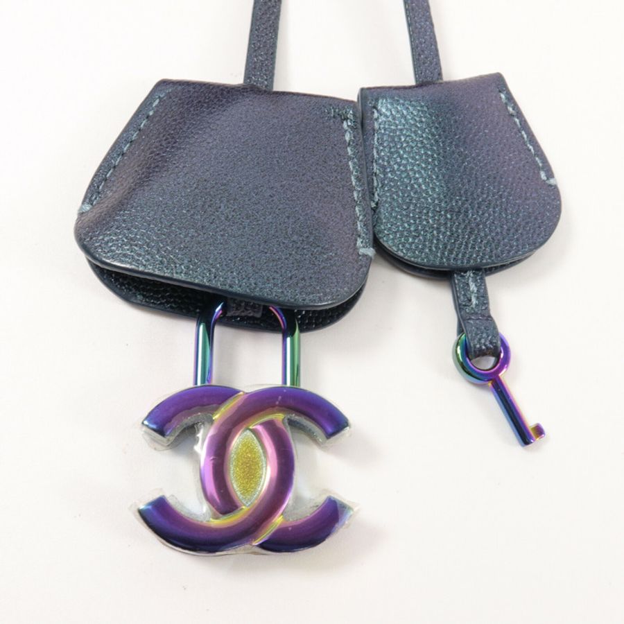 CHANEL 牛皮皮革CC Filigree Vanity Case Medium鏈帶肩背袋-9