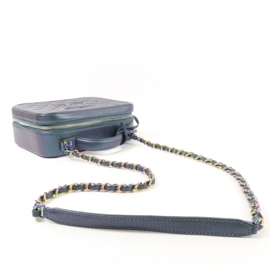 CHANEL 牛皮皮革CC Filigree Vanity Case Medium鏈帶肩背袋-10