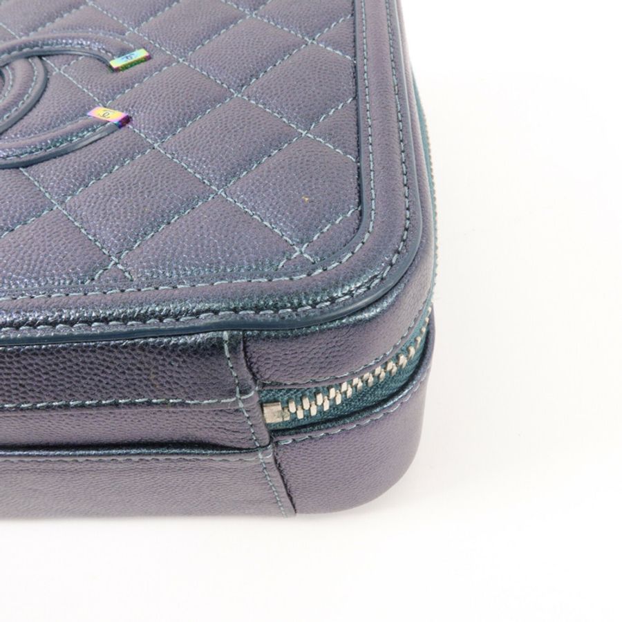 CHANEL 牛皮皮革CC Filigree Vanity Case Medium鏈帶肩背袋-13